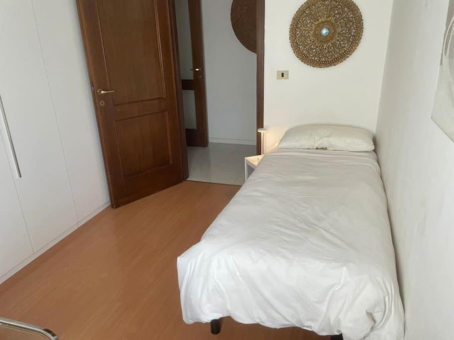 Апартаменты Attico Montiglio - Panorama-Wifi Collebeato Экстерьер фото